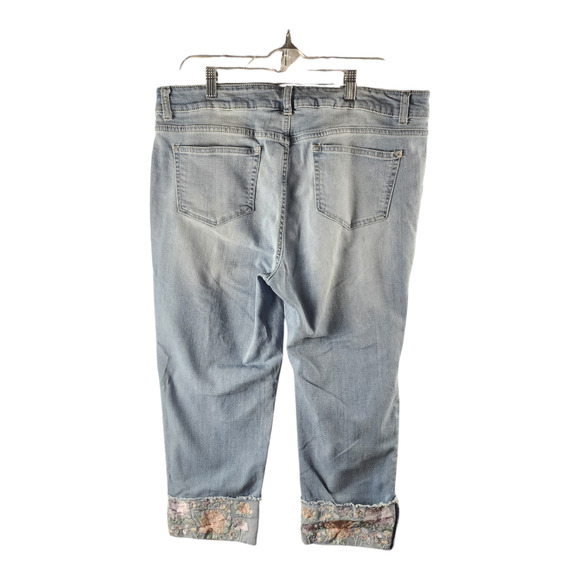 Westport Cropped Capris Denim Jeans Embroidered Floral Cuff Women's 14p - Picture 3 of 4